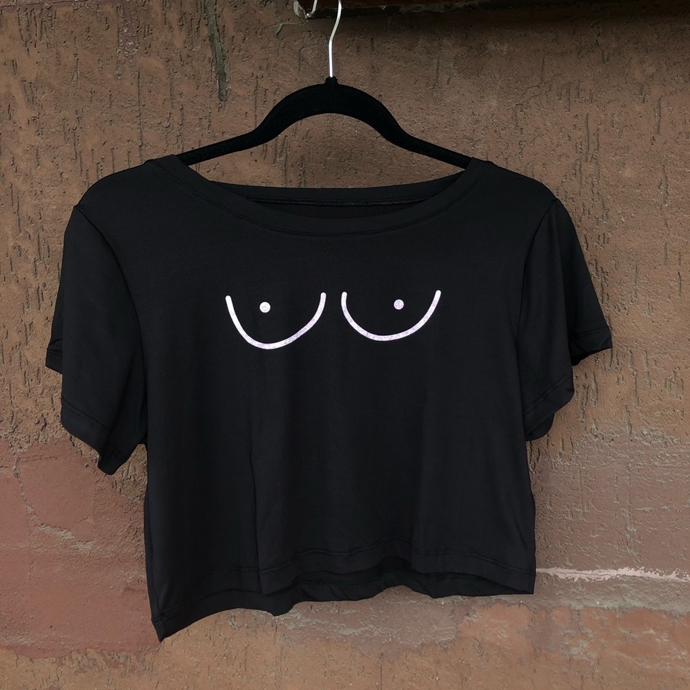 NWOT 👀 TITTY CROP TOP